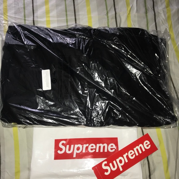 Supreme Perforated hoodie - Picture 2 of 3